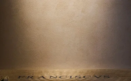 Designers Do a Double Take at the Lettering on Pope Francis’ Tombstone